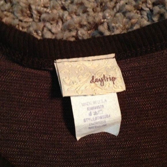 💥✨SOLD💥✨Daytrip size medium long sleeved shirt - Picture 2 of 3