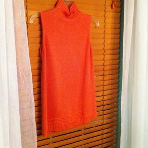 Sleeveless turtleneck