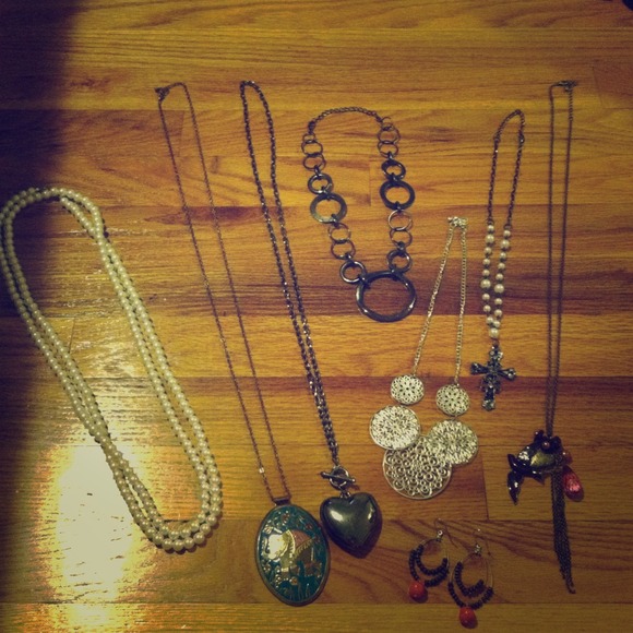 Jewelry bundle!! - Picture 1 of 4