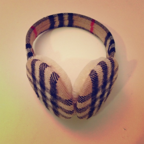 ✋SOLD✋BURBERRY EARMUFF