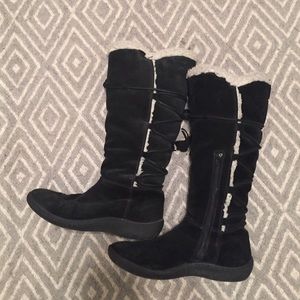 *UPDATED* Banana Republic boots with white fur!