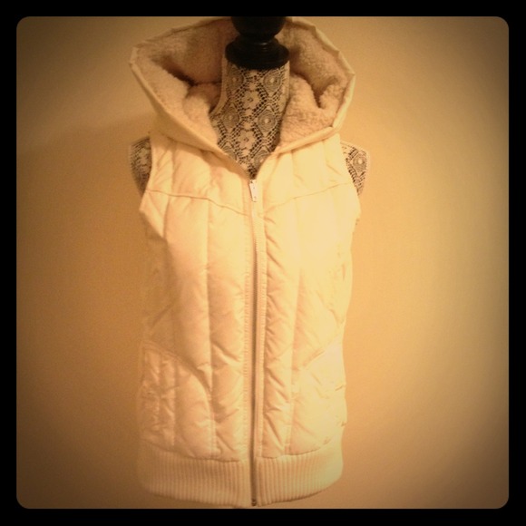 ⭐SOLD⭐White Down Vest with Soft Fur Hood