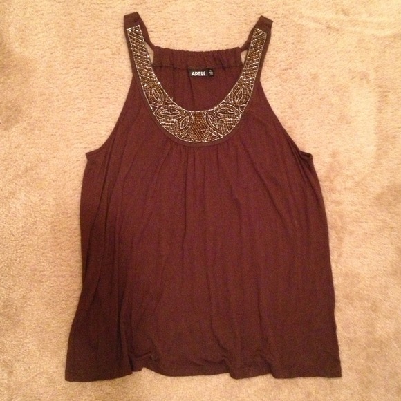 Tops - Lovely bead embellished razorback tank
