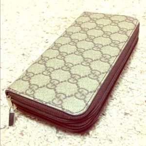 Gucci double zippered wallet