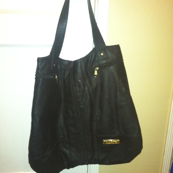 Blk volcom bag - Picture 1 of 4