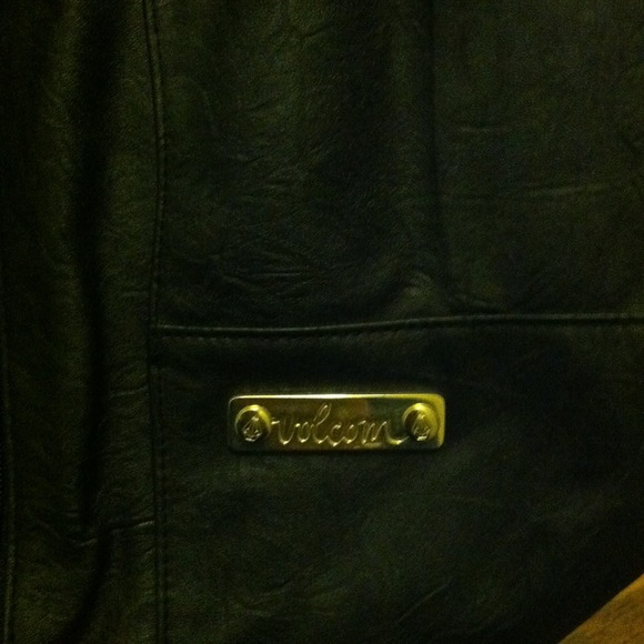 Blk volcom bag - Picture 2 of 4