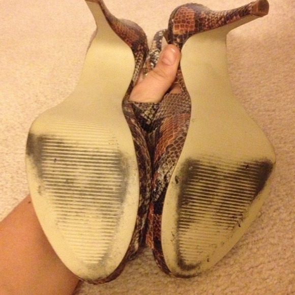 🎉🎉 HOST PICK 🎉🎉Snakeskin peep toe heels - Picture 3 of 4