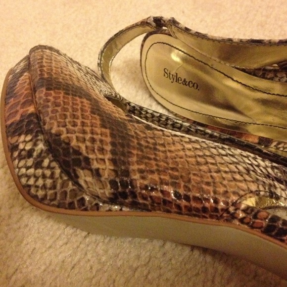 🎉🎉 HOST PICK 🎉🎉Snakeskin peep toe heels - Picture 4 of 4