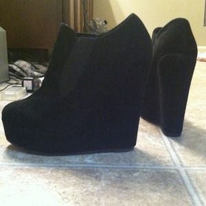 ❌SOLD❌Black Wedge's