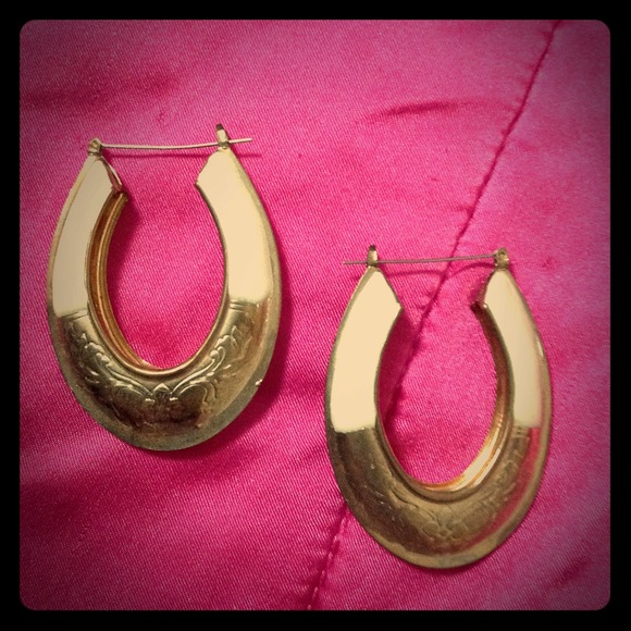 Oversized hoop earings