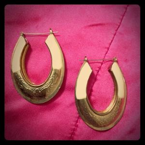 Oversized hoop earings