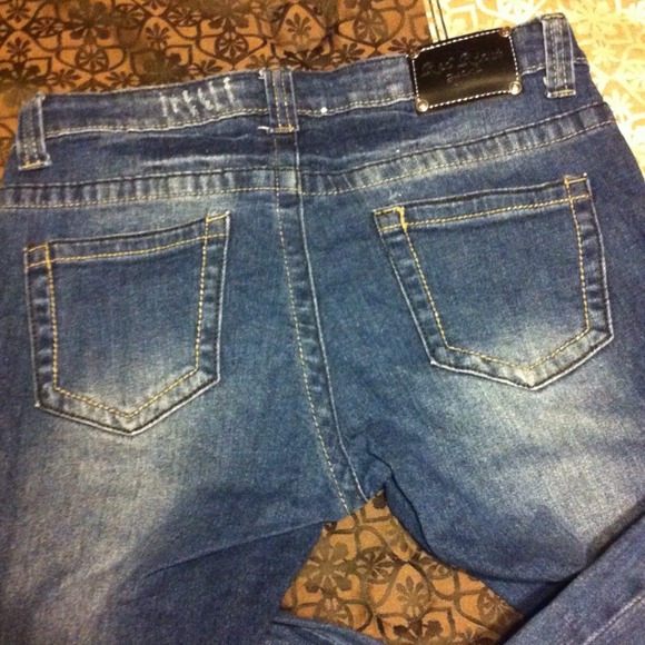 TRADED Ripped Skinnys - Picture 2 of 4