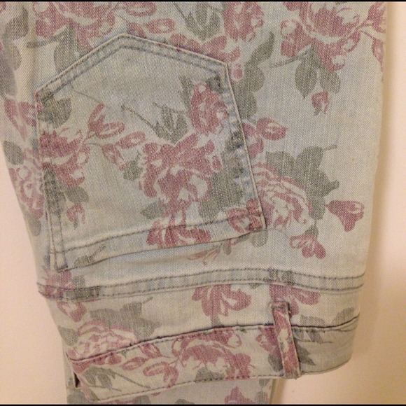 Floral capris jeans - Picture 2 of 2