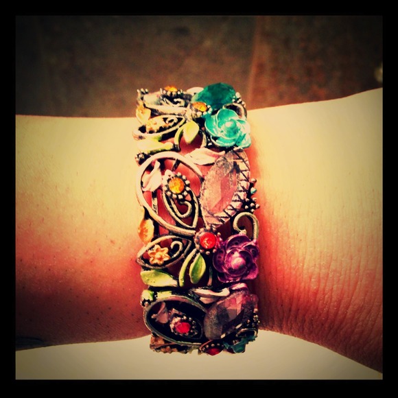Bracelet - Picture 1 of 3