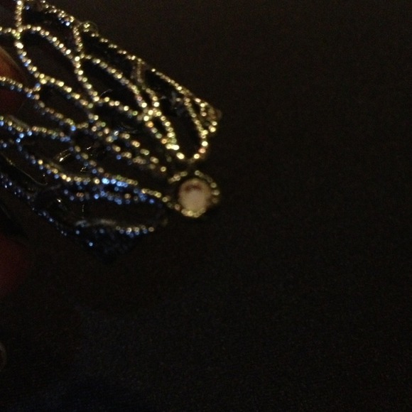 BCBG ring Perfect condition!  New - Picture 4 of 4