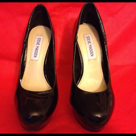 🔴SOLD🔴✨Steve Madden Black patent leather pumps✨ - Picture 2 of 4