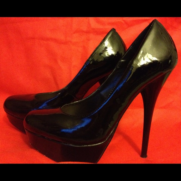 🔴SOLD🔴✨Steve Madden Black patent leather pumps✨ - Picture 3 of 4