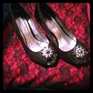 Used black pumps