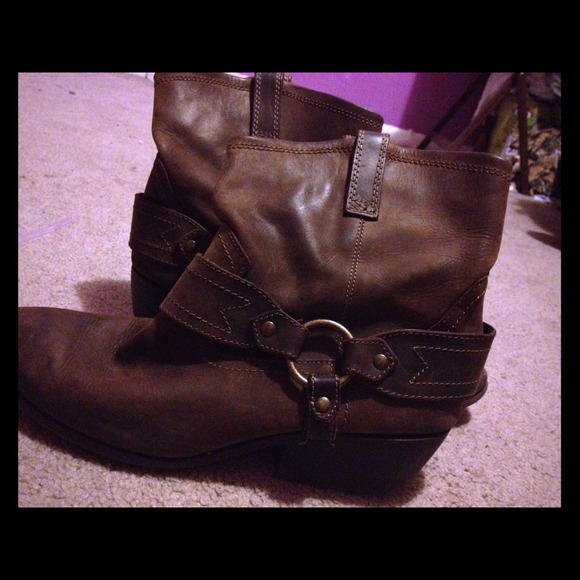 Size 11 cowgirl boot. On hold