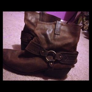 Size 11 cowgirl boot. On hold