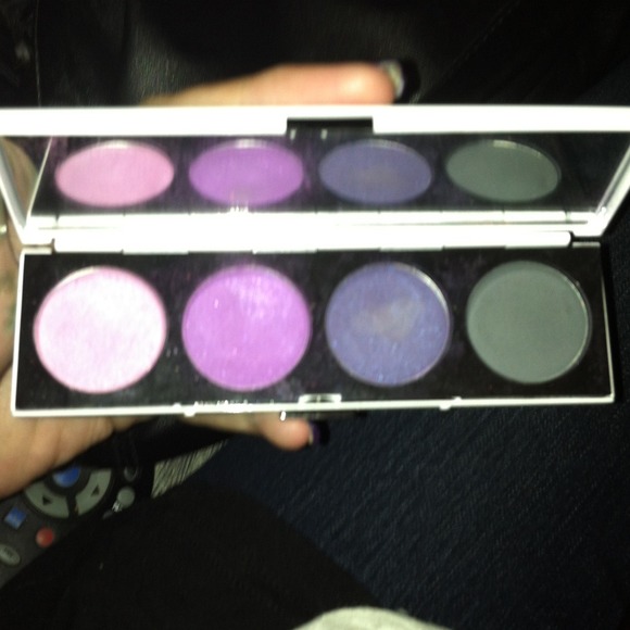 HEY MAC LOVERS Betty & Veronica Archie MAC line! - Picture 3 of 3