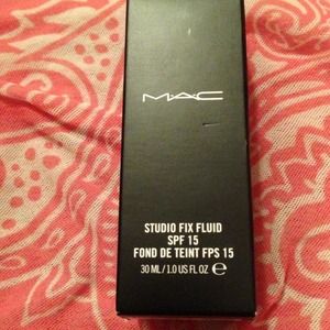 💄MAC studio fix foundation- NC 35