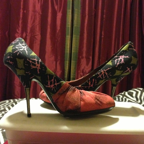 Dries van Norten splash pumps