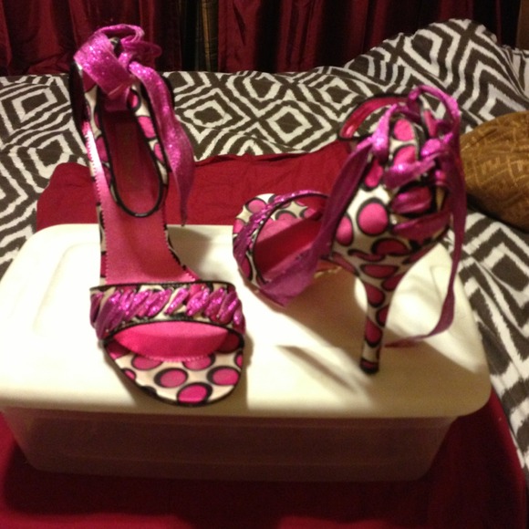 Betsy Johnson pink open toe sandals