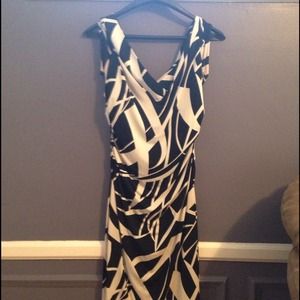 **TRADED**Flirty form-fitting black & white dress.