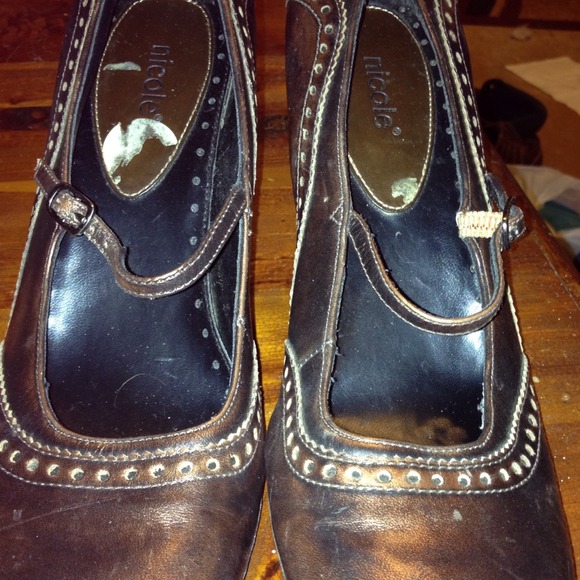2 pairs of shoes