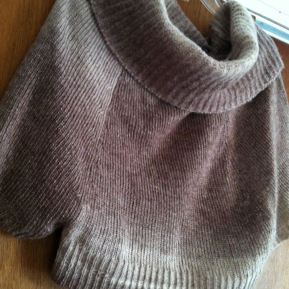 Sweater - Picture 4 of 4