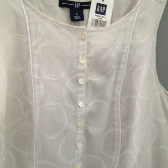 Gap top made of silk and cotton. Size 0. Adorable! - Picture 3 of 7