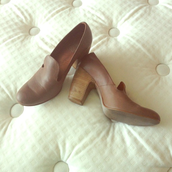 REDUCED! Crown Vintage stacked heel leather loafer