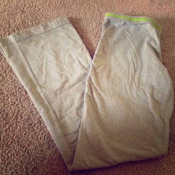 ✨Bundle✨Nike athletic pants