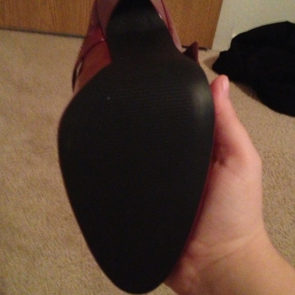 Red heels - Picture 2 of 3