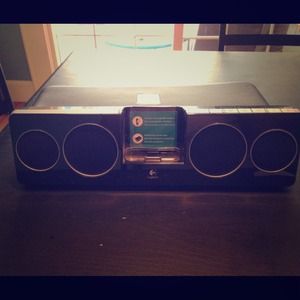 Logitech iPod touch speaker dock
