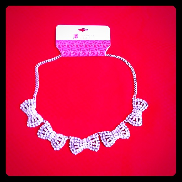 Rhinestone Bowie - wow hello kitty style necklace