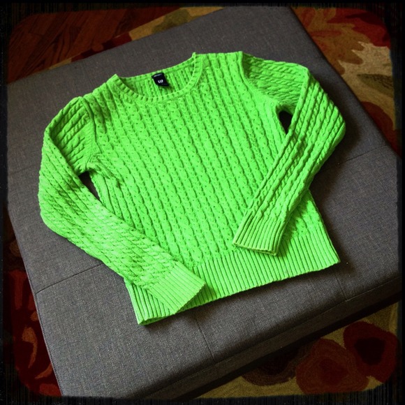 Gap sweater