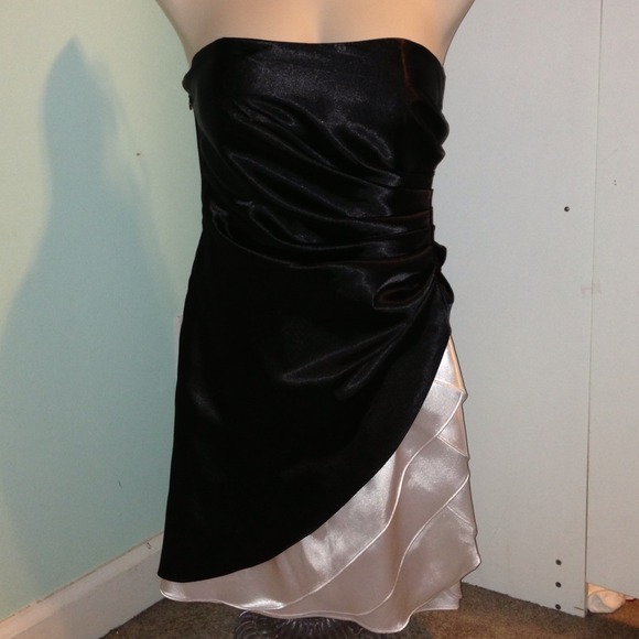 Strapless Straight Ruched Tube Mini Dress - Picture 2 of 4