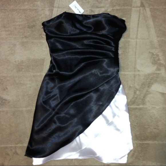 Strapless Straight Ruched Tube Mini Dress - Picture 4 of 4