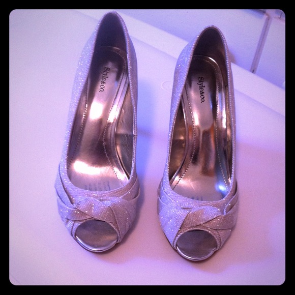 Silver sparkle dress shoe