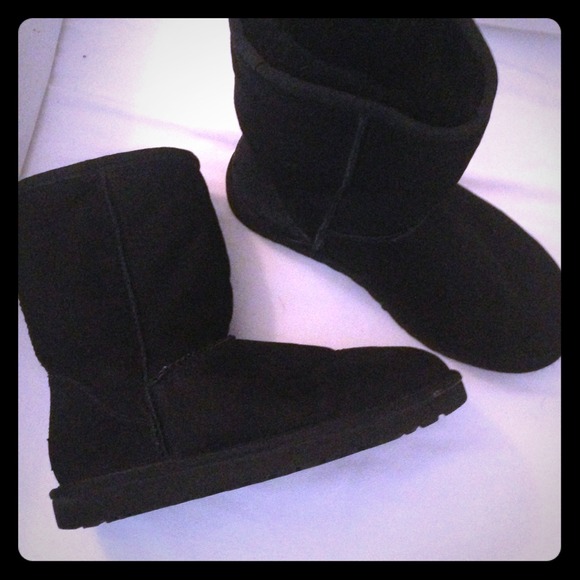 Size 7 Black Women's Classic Short Uggs!