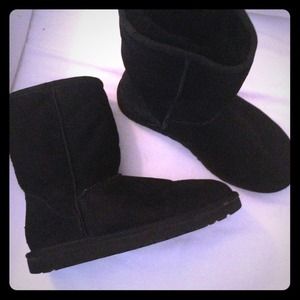 Size 7 Black Women's Classic Short Uggs!