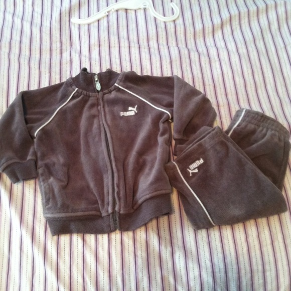 ✔️SOLD✔️Puma Suit Gray 12months Hoodie And Pants