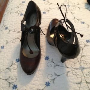 Marc Fisher brown heals!