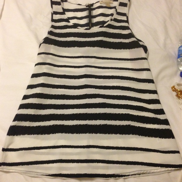 Black & white stripped tank - Picture 2 of 3