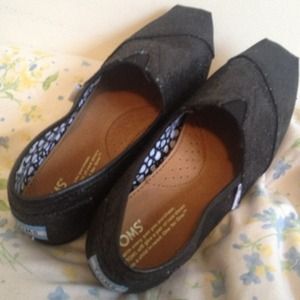 Black glitter toms