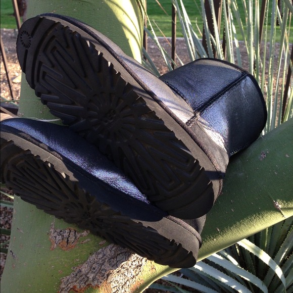 💥SOLD💥 Classic glitter UGGs - Picture 2 of 3