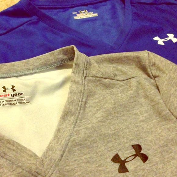 💢SOLD💢Underarmor Heatgear work out shirts