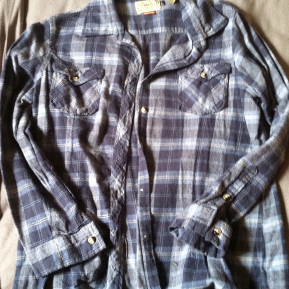 Schmidt blue and gray plaid shirt 🌳